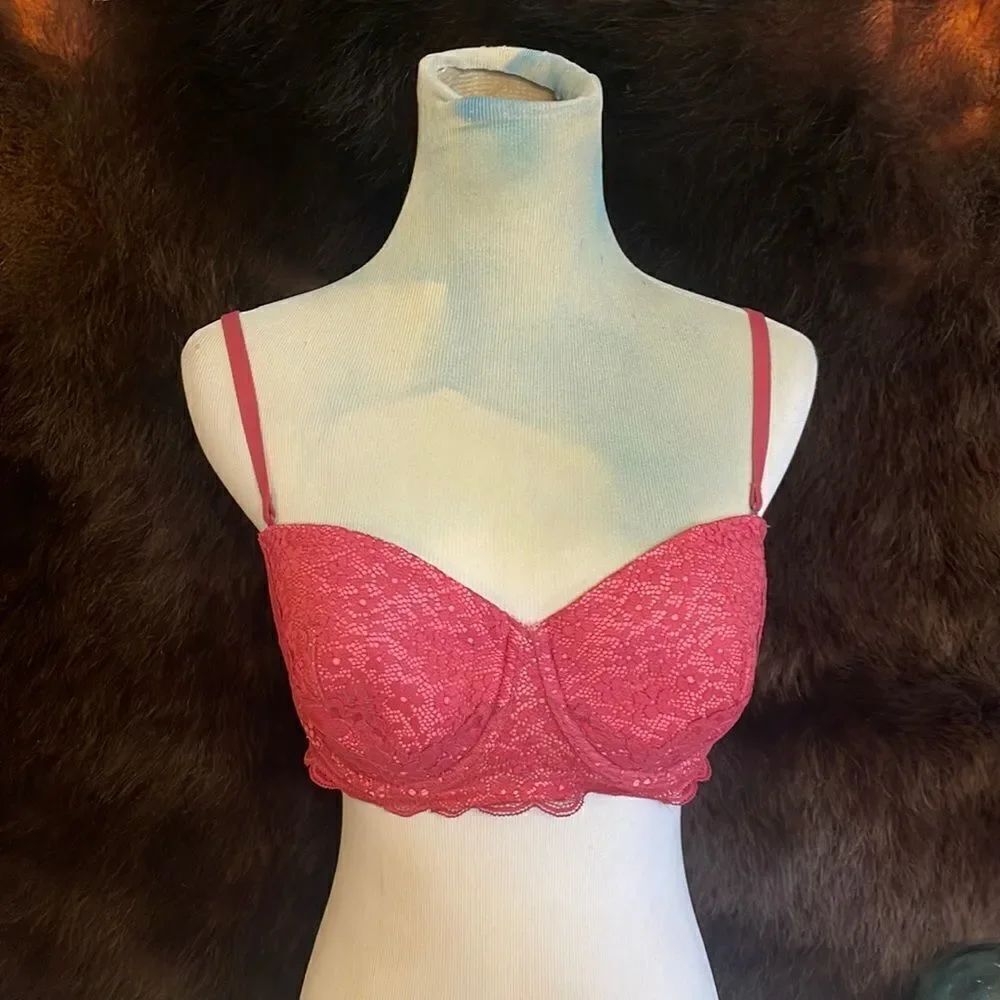 Victoria’s Secret bra 36D (3200)